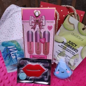 Juicy Couture 3 Pc. Lip Oil Set With Beauty Bundle NWT